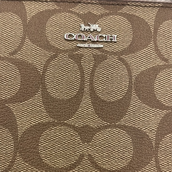 Coach wristlet - Picture 2 of 5